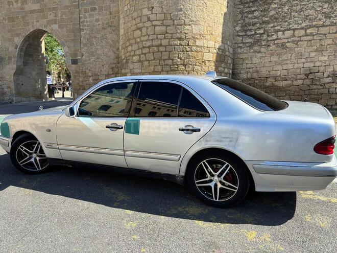 Mercedes E 220-2