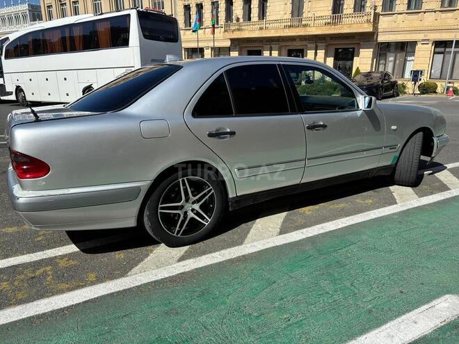 Mercedes E 220-3