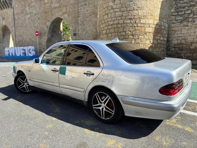 Mercedes E 220-5