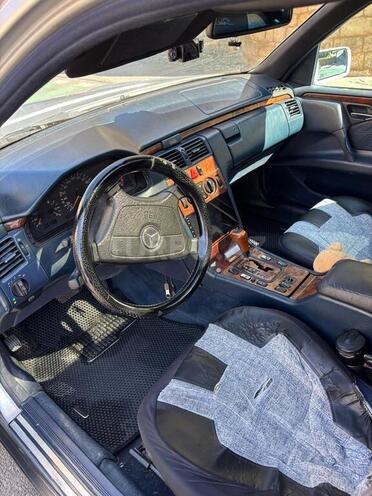 Mercedes E 220-7