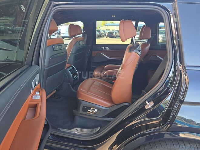 BMW X7-12