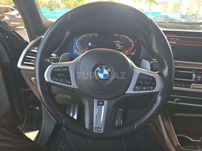 BMW X7-8