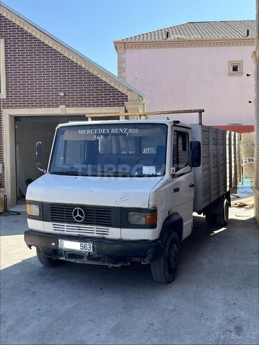 Mercedes 609 D-3