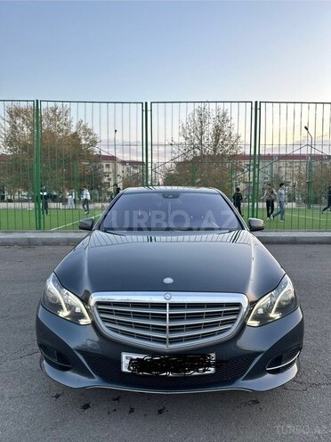 Mercedes E 220-1