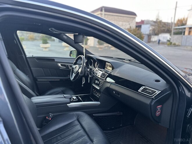 Mercedes E 220-12