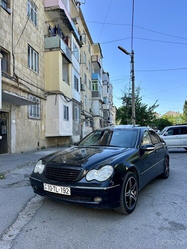 Mercedes C 320-1