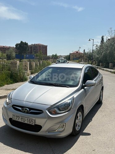 Hyundai Accent-2