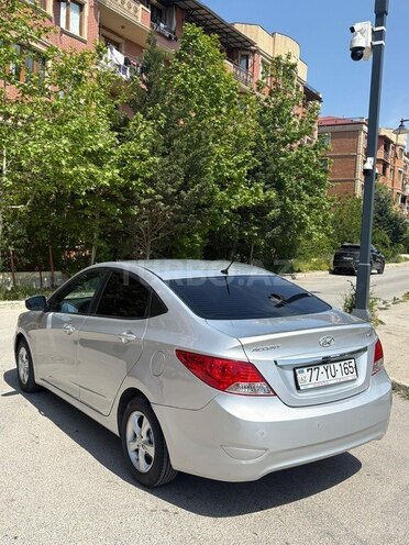 Hyundai Accent-4