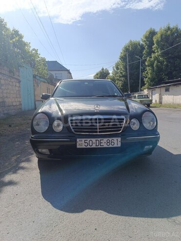 Mercedes E 240-1