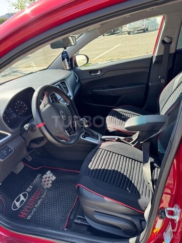 Hyundai Accent-11