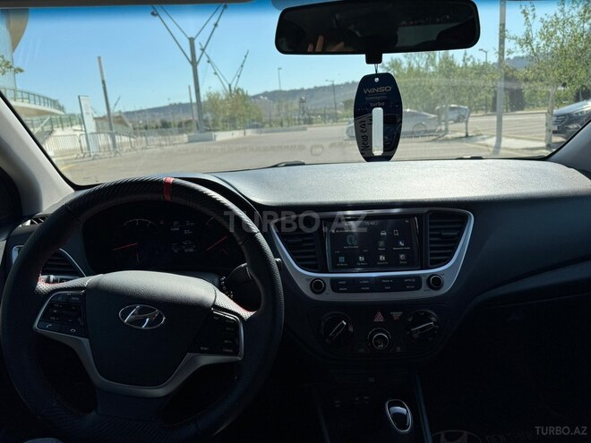 Hyundai Accent-13