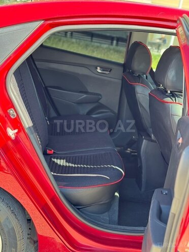 Hyundai Accent-14