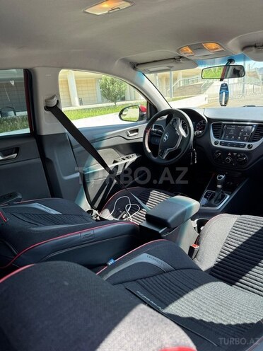 Hyundai Accent-16