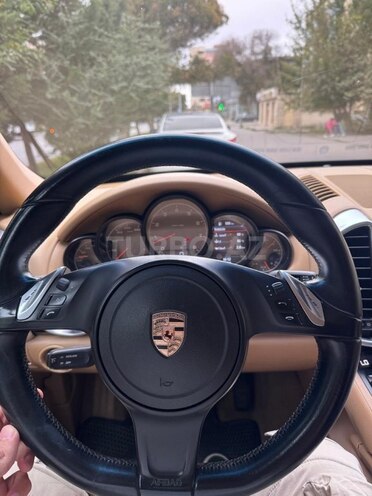 Porsche Cayenne-12