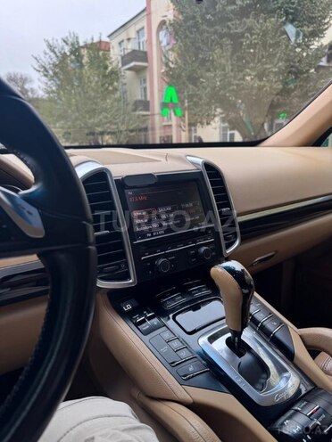 Porsche Cayenne-13