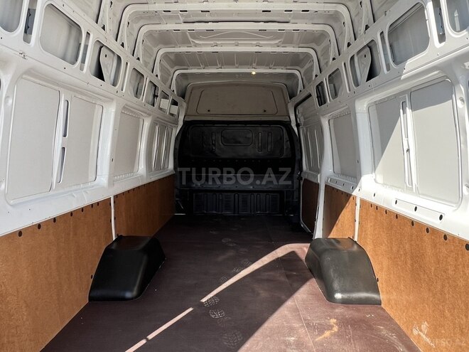 Ford Transit-5