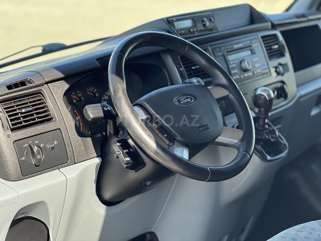 Ford Transit-6