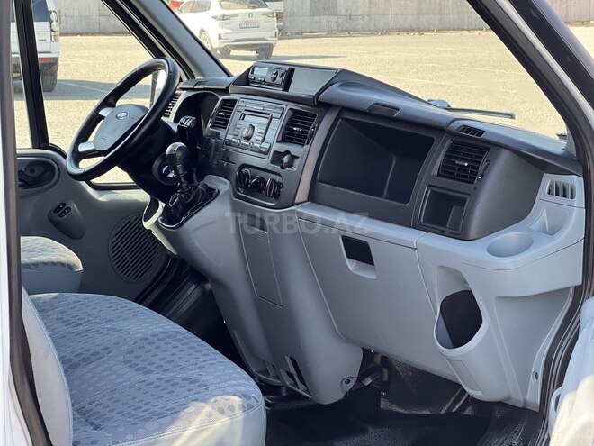 Ford Transit-7