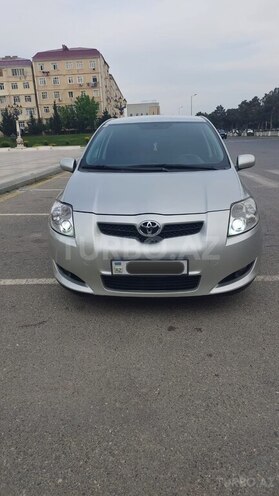 Toyota Auris-1