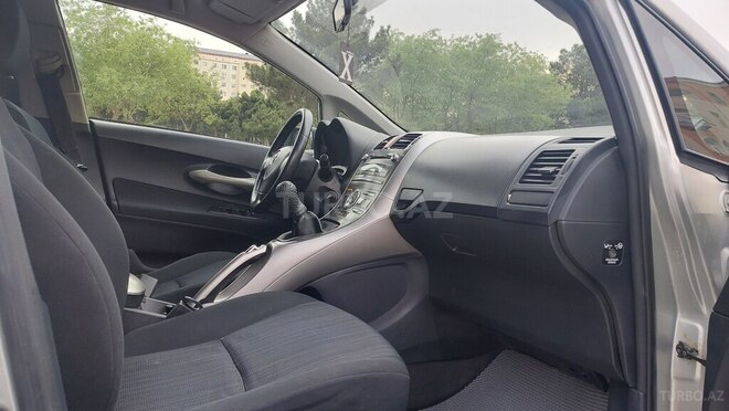 Toyota Auris-5