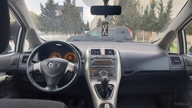 Toyota Auris-7