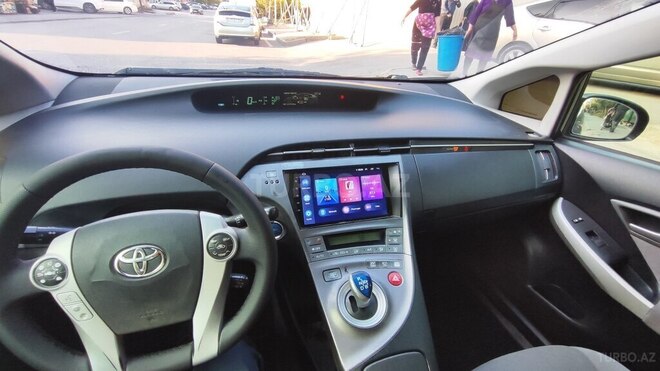 Toyota Prius-5