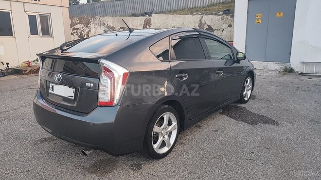 Toyota Prius-10