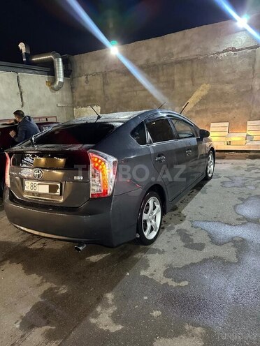 Toyota Prius-8