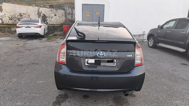 Toyota Prius-13
