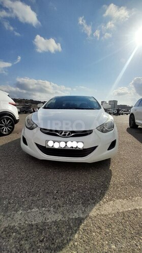 Hyundai Elantra-1