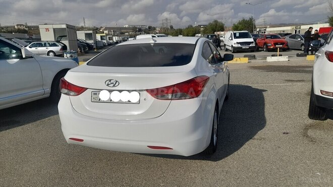 Hyundai Elantra-2