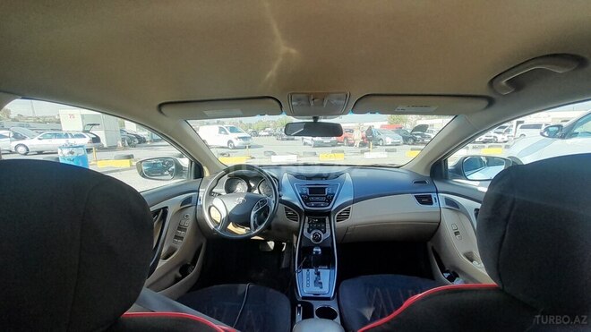 Hyundai Elantra-3