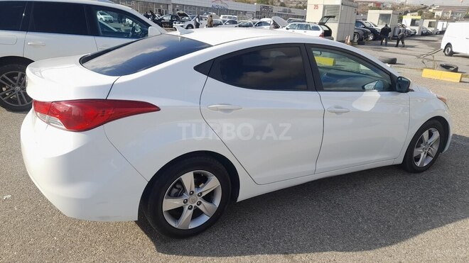 Hyundai Elantra-4