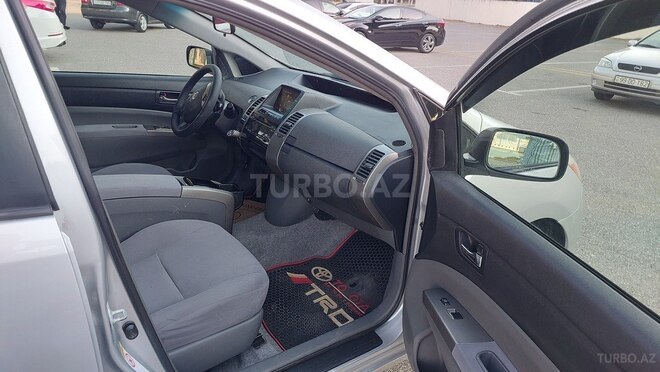 Toyota Prius-8