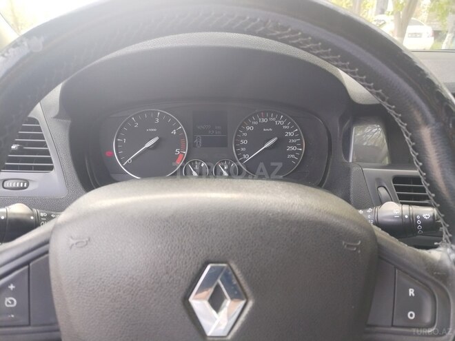 Renault Laguna-11