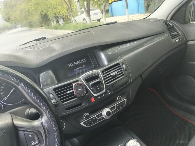 Renault Laguna-10