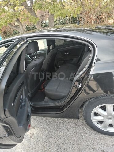 Renault Laguna-12