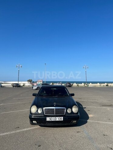 Mercedes E 240-1