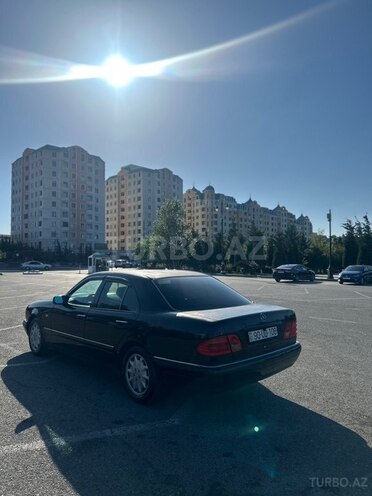 Mercedes E 240-4