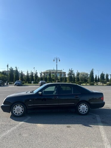 Mercedes E 240-3