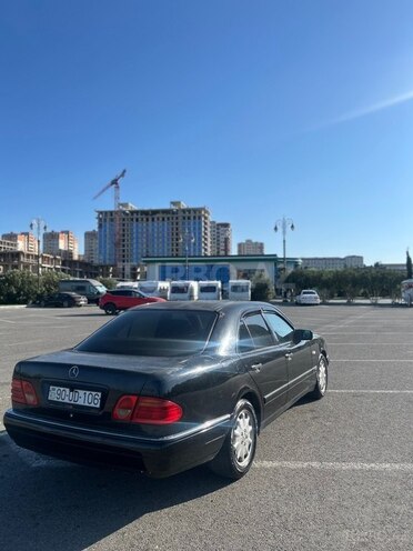 Mercedes E 240-6