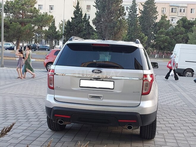 Ford Explorer-5