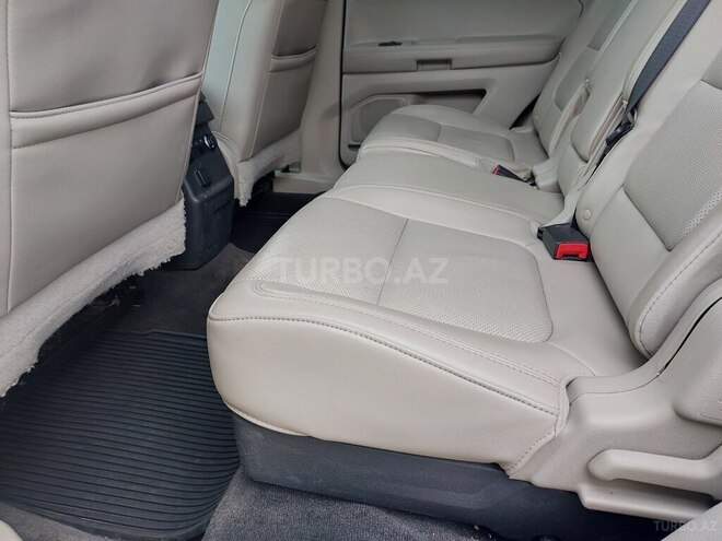 Ford Explorer-8
