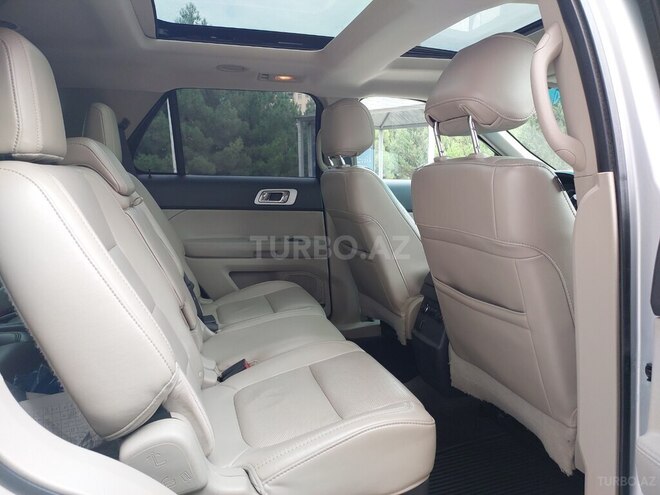 Ford Explorer-10