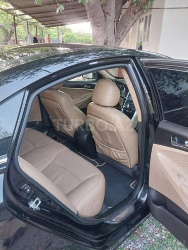 Hyundai Sonata-12