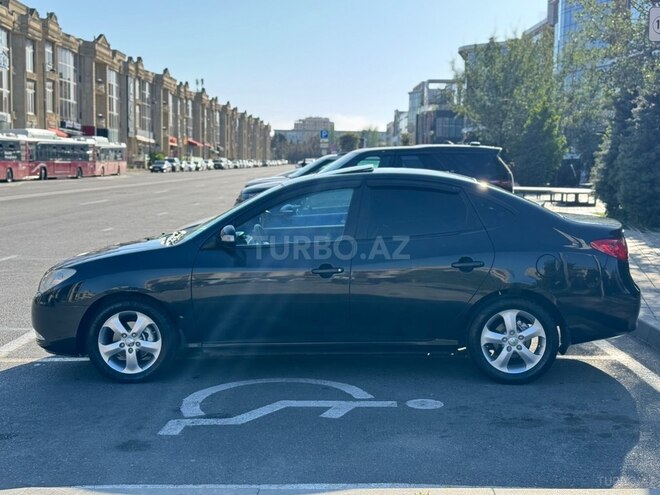 Hyundai Elantra-11