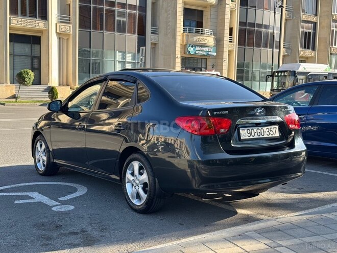 Hyundai Elantra-12