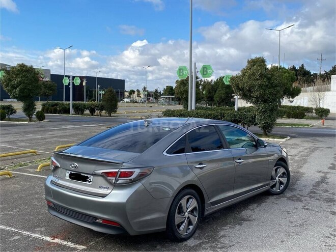 Hyundai Sonata-4