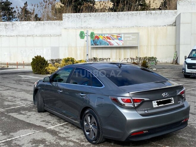 Hyundai Sonata-5