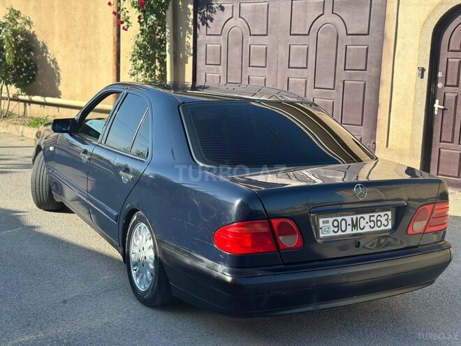 Mercedes E 200-2